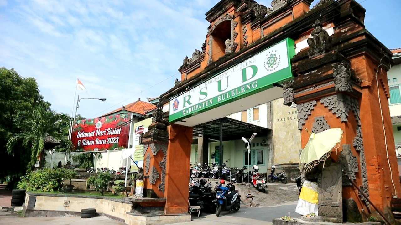 Berlakukan Jam Besuk. Pintu Masuk Area Rawat Inap Diatur Untuk Ditutup